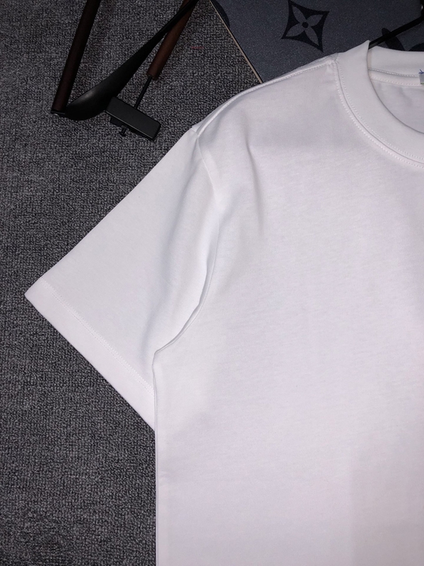 ブランドTシャツ側面デザイン